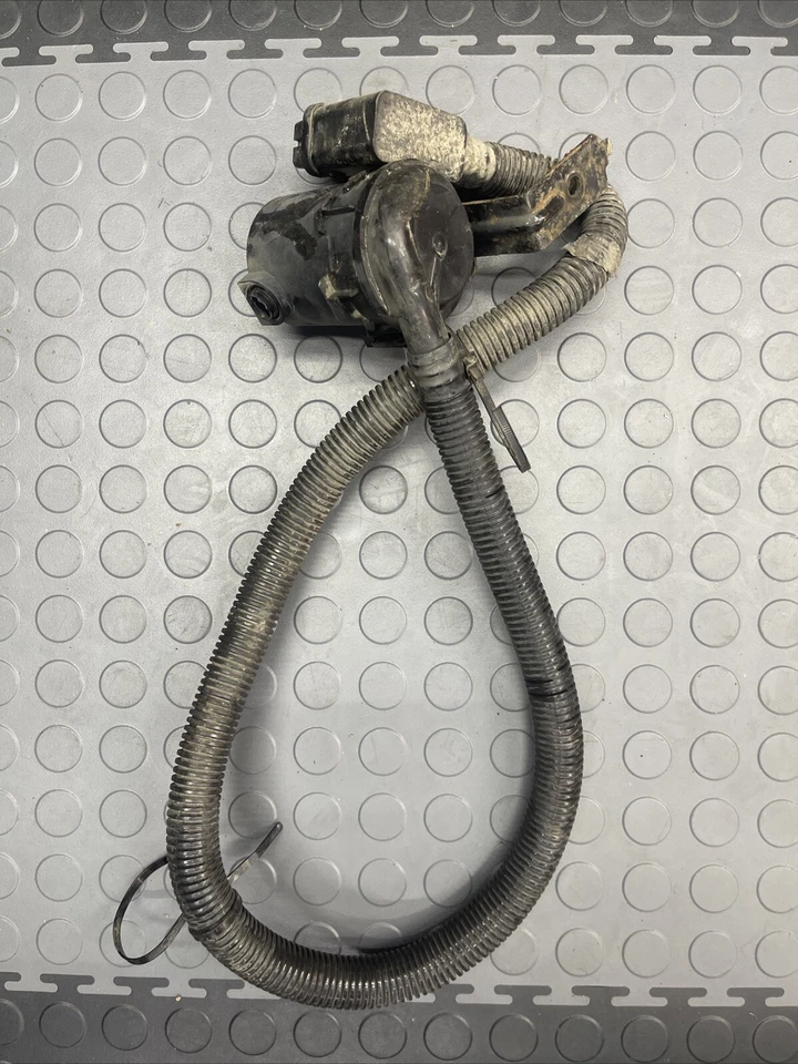 2015-2020 CHEVROLET TAHOE FUEL VAPOR CANISTER VENT SOLENOID VALVE OEM - Image 1 of 3