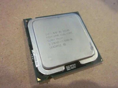 Intel Pentium SLA8X E2200 Dual Core 2.20GHz 800MHz 1MB L2 Cache Socket LGA775 - Image 1 of 4