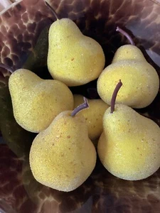 LOVELY GROUP OF 6 PEARS Frosted Fruits 🍐 REALISTIC LOOK, IDEAL XMAS DECOUR, VGC - Picture 1 of 6