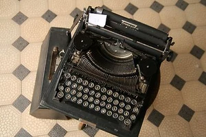 Macchina da scrivere Torpedo - Foto 1 di 10
