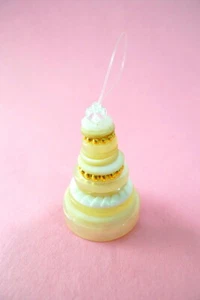 Handgefertigte GESTAPELTE KNÖPFE Weißgold Hochzeitstorte Charm Gastgeschenk Ornament Geburtstag - Bild 1 von 3