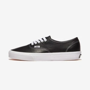 Vans AUTÉNTICO - Cuero Negro / VN000CRTBPA / Tenis Zapatos Acelerados - Imagen 1 de 5