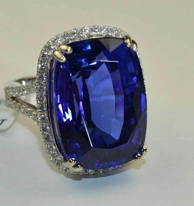 Wunderschöner großer 40,12 kt blauer Saphir mit funkelnd weißem CZ Royal Ehering - Bild 1 von 4
