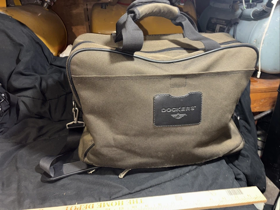 Bolso de viaje duradero Dockers con correa para el hombro y asa Foto 1 de 4
