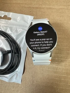 Samsung Galaxy Watch 7 40mm silver Smartwatch SM-L300 unlocked - Photo 1 sur 4