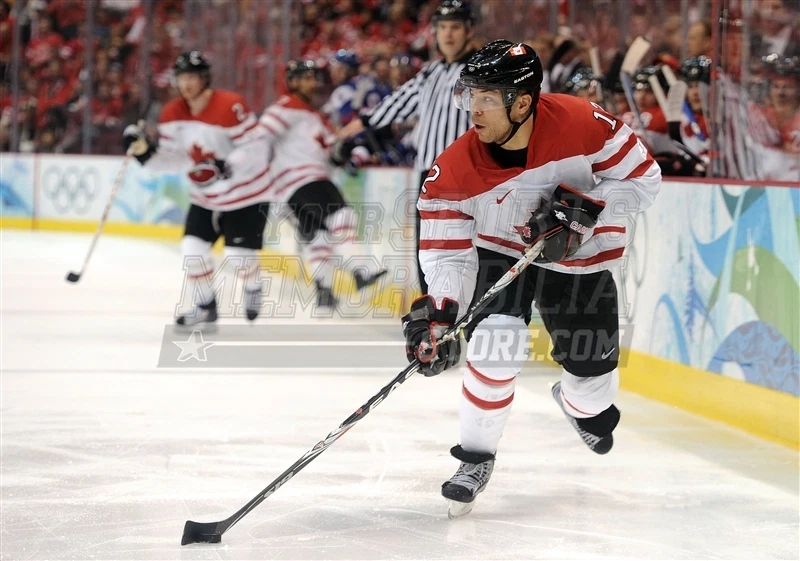 Jarome Iginla 2010 Juegos Olímpicos Canadá patinaje foto 8x10 11x14 16x20 foto 1116 Foto 1 de 1