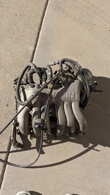 2001 Nissan Xterra 6 Cylinder Upper Intake Manifold Complete - Image 1 of 4