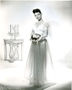 ORIGINAL B&W GERALDINE BROOKS PIN UP GIRL PHOTO 1940's  WARNER BROS 8X10 #5 - Imagen 1 de 1