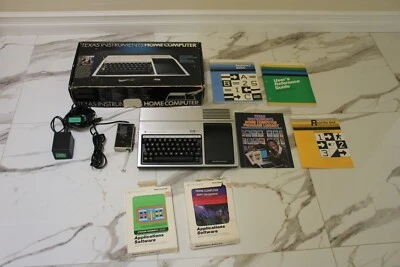 RARA COMPUTADORA DOMÉSTICA TI-99/4 A Texas Instruments con 2 juegos estado museo "funciona Foto 1 de 4