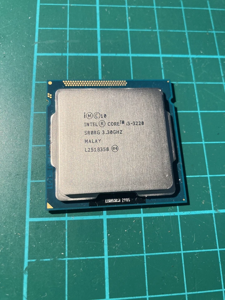 Intel i3-3220 3.30GHz Socket 1155 CPU Processor - SR0RG - Image 1 of 1
