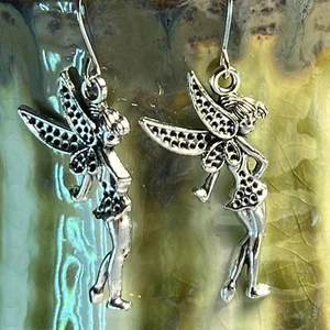 Orecchini pendenti fata tono argento con mano sull'anca. Fate. Pixie. Elfo S097 - Foto 1 di 3