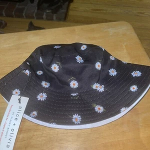 Alice + Olivia x FabFitFun Reversible Bucket Hat Nwt - Picture 1 of 6
