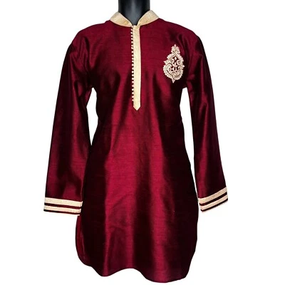 Top/camisa de manga larga granate de Oriente Medio para hombre Foto 1 de 4