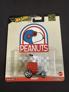Hot Wheels Premium 2025 Pop Culture Peanuts Snoopy Diecast Car - Picture 1 of 2