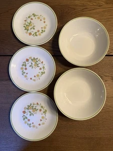 Vintage Corelle Strawberry Sundae 8 1/2" Serving Bowls & 3 Lunch Salad Plates - Picture 1 of 6