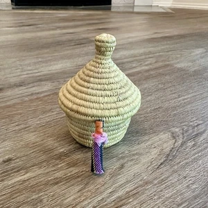 De colección Mini Pequeño Tejido de Bobina Africana 3.5” T Tapa Amistad Cesta Cuenco con Muñeca - Imagen 1 de 9