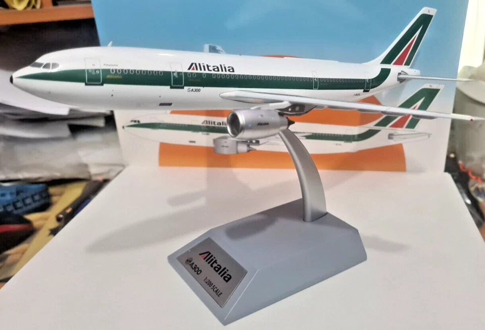 Alitalia Airbus A300B4-200 I-BUSL - Scala 1:200 - InFlight 200 IF30B4AZ0623 - Immagine 1 di 4