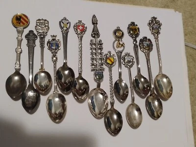 Cucharas de recuerdo recogidas de varios lugares en los últimos 50 años más o menos  Foto 1 de 4
