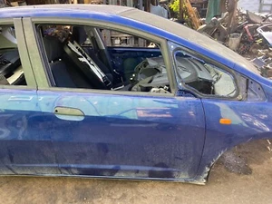 PORTA NUDA HONDA JAZZ 5DR 2009-2015 (LATO GUIDATORE ANTERIORE) IN VERNICE BLU CODICE B548P - Foto 1 di 2