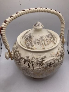 VINTAGE SADLER GOLD AND CREAM BISCUIT BARREL GOLD FLORAL OVERLAY - Picture 1 of 1