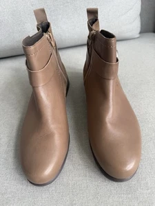 NEW Munro Women's Taupe Olive Combo Leather Side Zip Ankle Boots Size8.5 - Picture 1 of 6