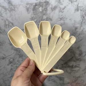 VTG TUPPERWARE Almond Color Measuring Spoon Set Of 6 Spoons + D Ring - Picture 1 of 9
