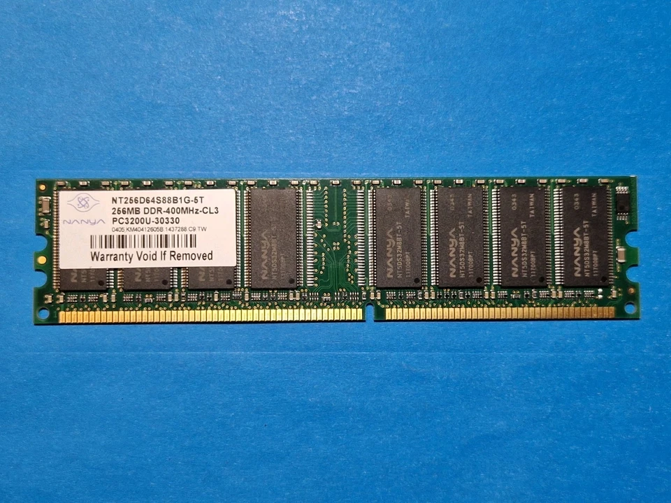 Memoria Ram NANYA 256MB DDR 400MHZ CL3 PC3200U NT256D64S88B1G - 5T - Immagine 1 di 2