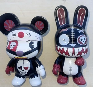 Adventure Quest Worlds Deady Bear SLEETZER BUNEE & "KARATE KIAI" Vinyl Figuren - Bild 1 von 14