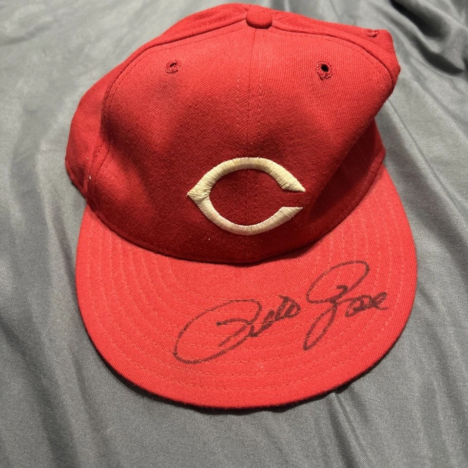 Sombrero autografiado de Pete Rose Foto 1 de 3