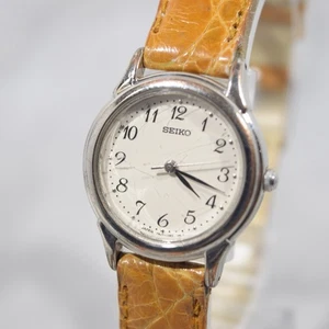 Vintage Seiko Spirit Ladies Quartz Watch White Dial Round 7N01-6880 New Battery - Picture 1 of 16