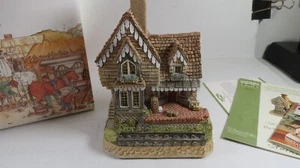 David Winter 2000 Guild Only Cottage ~ LA CASA DEL MAESTRO DE LA ESTACIÓN FIRMADA - Imagen 1 de 7