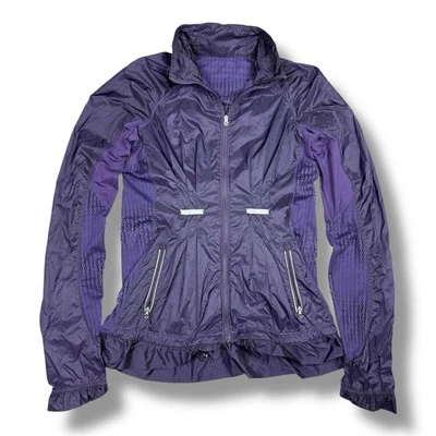 Chaqueta cortavientos Lululemon Run Wild púrpura Concord uva encaje talla 4 W4550S Foto 1 de 4