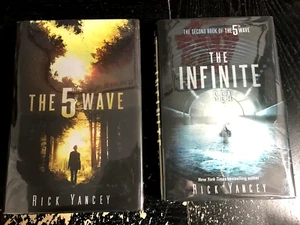 Menge 5th Wave & Infinite Sea 2 HC 1st 1st Rick Yancey Putnam 2013 nicht signiert - Bild 1 von 9