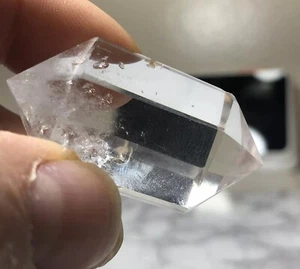 Vogel Stil klare Quarz Kristall Punkte in toller Form rohes Exemplar Geschenktüte 1,9" - Bild 1 von 12