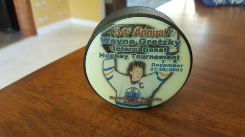 WAYNE GRETZKY 34TH ANNUAL INTERNATIONAL HOCKEY TOURNAMENT PICTURE PUCK 2003 Cover