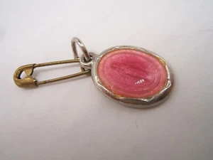 VTG RELIGIOUS MEDAL PINK ENAMEL MIRACULOUS MARY SILVER TONE - Picture 1 of 3