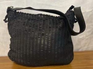 VALENTINA ECHTLEDER HERGESTELLT IN ITALIEN SCHWARZ STRUKTUR CUTOUTS HOBO GELDBÖRSE UNIKAT - Bild 1 von 14
