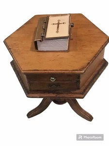 Tavolo accento miniatura con carillon Bibbia (Gesù mi ama carica carillon) - Foto 1 di 8