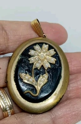 Antiguo Medallón Floral de Latón Lleno de Oro Victoriano CORO, Perla Semilla.1870-1910S Foto 1 de 4