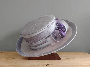 Ladies Sally Hindson Lilac Purple Silk Wedding Formal Hat Feather Quills Ribbon - Picture 1 of 13