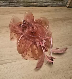 Elegante faszinierende Mütze CLIP Damen Tag Cocktail Tee Party Hochzeit Haarspange - Bild 1 von 17
