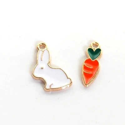 Juego de 2 mini colgantes de pulsera de zanahoria conejo blanco tono dorado caprichoso Foto 1 de 3