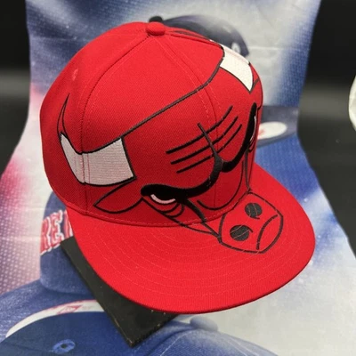 Mitchell & Ness Chicago Bulls Big Logo Team  Red Ground Adjustable Snapback Hat - Image 1 of 4