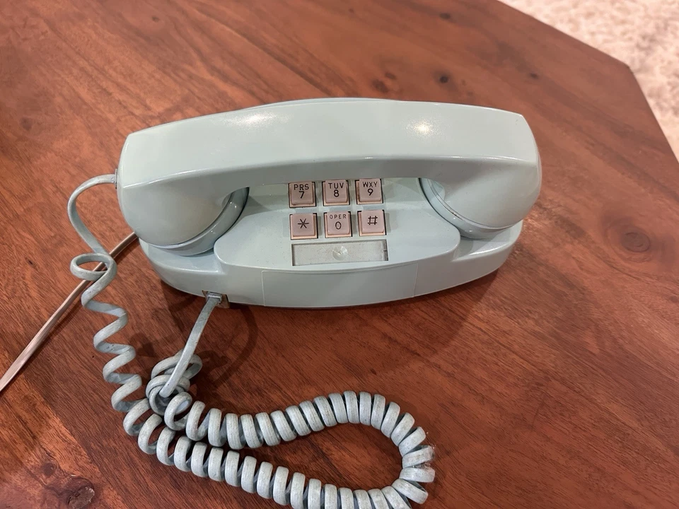 Teléfono pulsador princesa vintage azul turquesa.  En buen estado de funcionamiento Foto 1 de 4