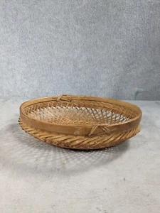 Vintage Uniquely Designed Country Handwoven Oval Wicker Bowl 2" x 6"x 7" - Picture 1 of 8