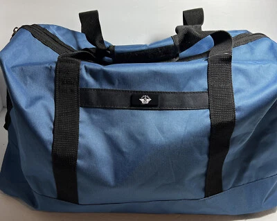 Bolsa de viaje Dockers azul para llevar durante la noche con correa para el hombro y artículos de tocador Foto 1 de 4