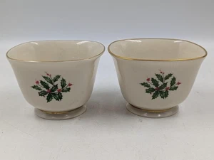 2 Lenox Holiday Süßigkeiten-/Nussschale mit Fuß eckig goldfarben getrimmt Weihnachten Stechpalme - Bild 1 von 9