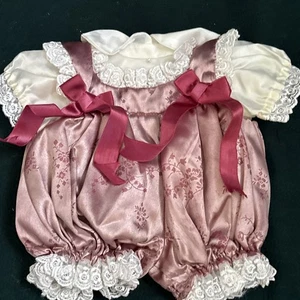 1984 CABBAGE PATCH KID Porzellan "GEORGIA DEE" seidiges 2-teiliges Outfit (Applaus); Neu ohne Etikett - Bild 1 von 23