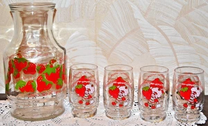 Vintage ANCHOR HOCKING Strawberry Shortcake Carafe & 4 JUICE Drinking Glasses - Picture 1 of 8