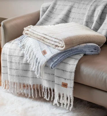 Cobertor de lã novo com etiquetas Ugg Lucia mistura listras brancas cinza bordas com franjas  - Imagem 1 de 4